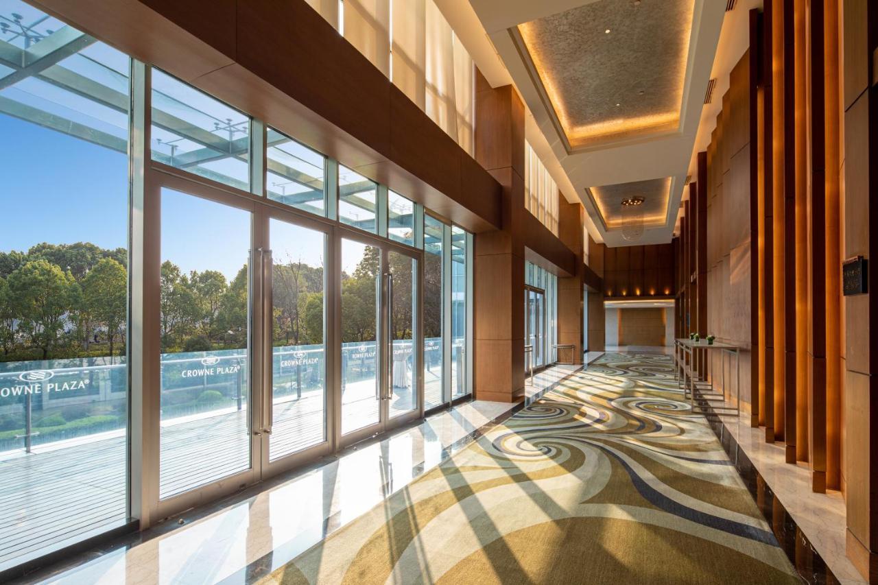 Crowne Plaza Shanghai Xiayang Lake, an IHG Hotel Qingpu Bagian luar foto