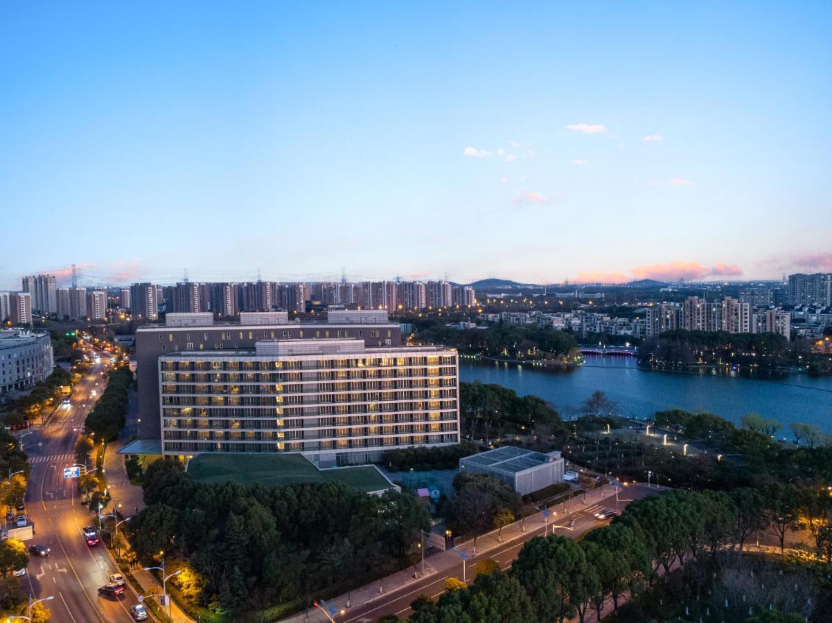 Crowne Plaza Shanghai Xiayang Lake, an IHG Hotel Qingpu Bagian luar foto